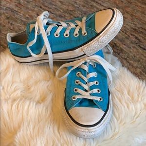Turquoise Converse low tops size 7
